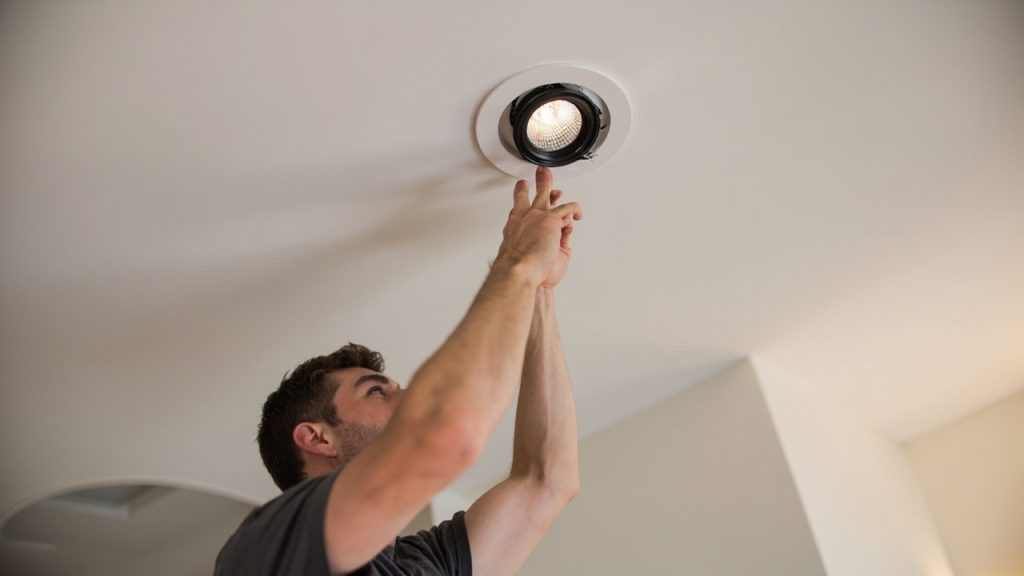 How to properly light a home art gallery in your v